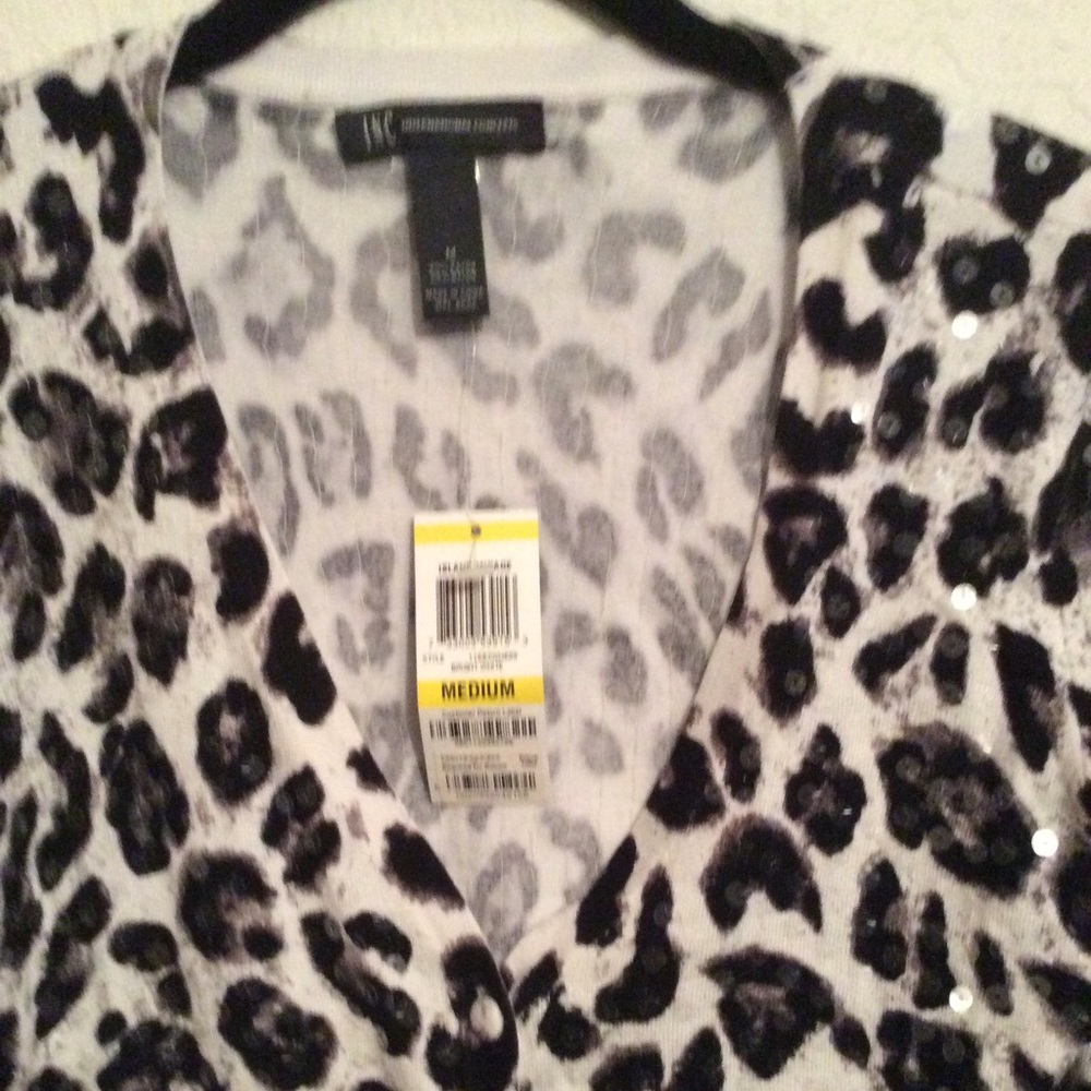 🆕BLOOMINGDALES CARDIGAN IN ANIMAL PRINT.BRAND NEW - Picture 3 of 5